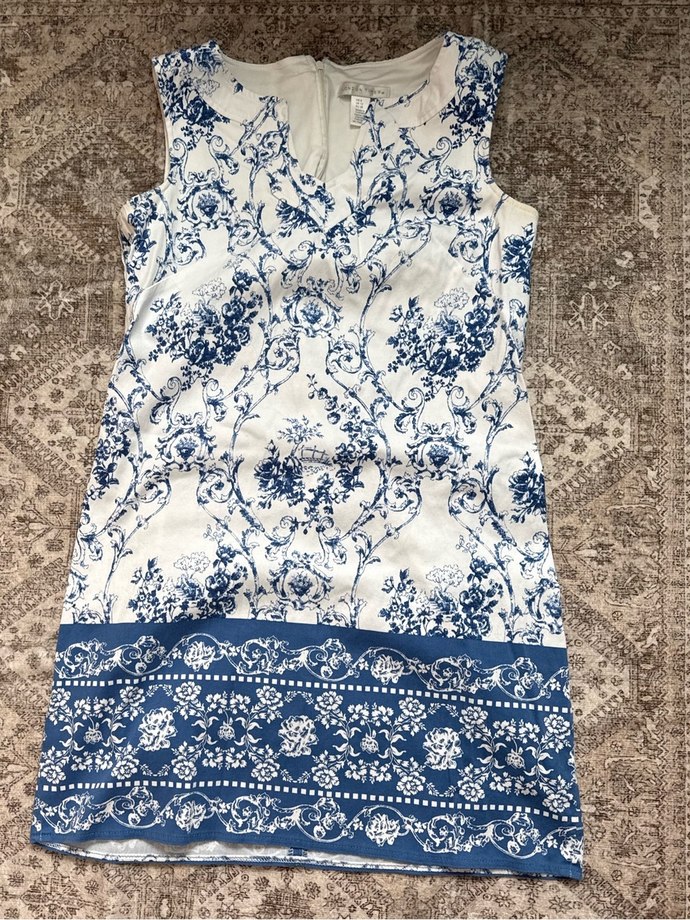 London Times White and Blue Floral Sleeveless Shift Dress